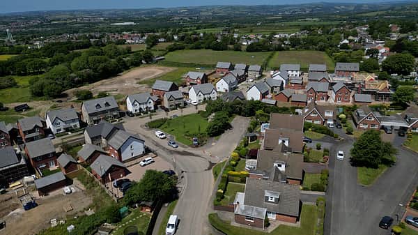 Media 2586 parc mawr drone