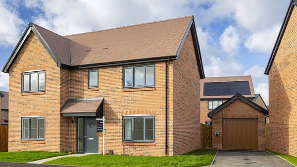 Media 3669 thames gateway maple creek external photography 10