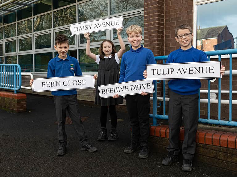 Media ccwdxtkk mowdenschool streetsignpresentation