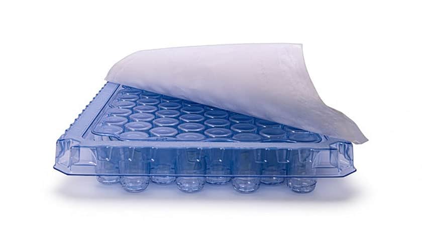 adaptiQ sterile Fläschchen im Tray-Format von SCHOTT Pharma.