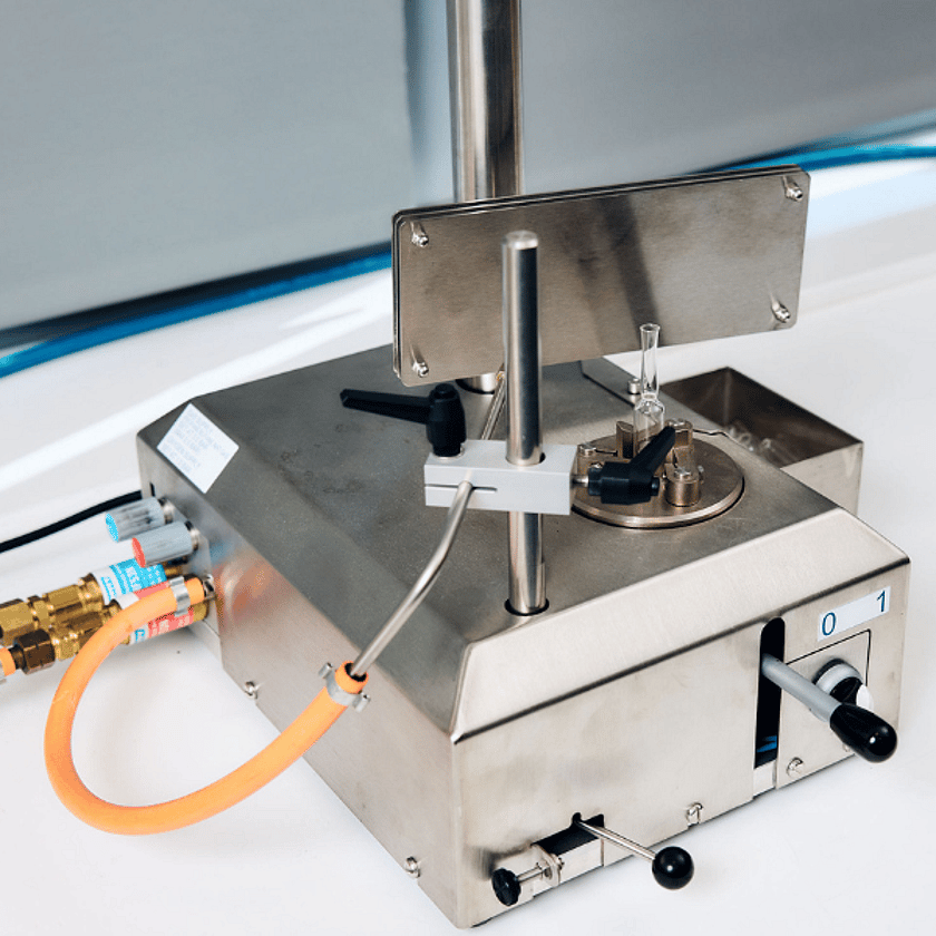 OC Ampoule Opener Closer Machine Up Close 600 x 600