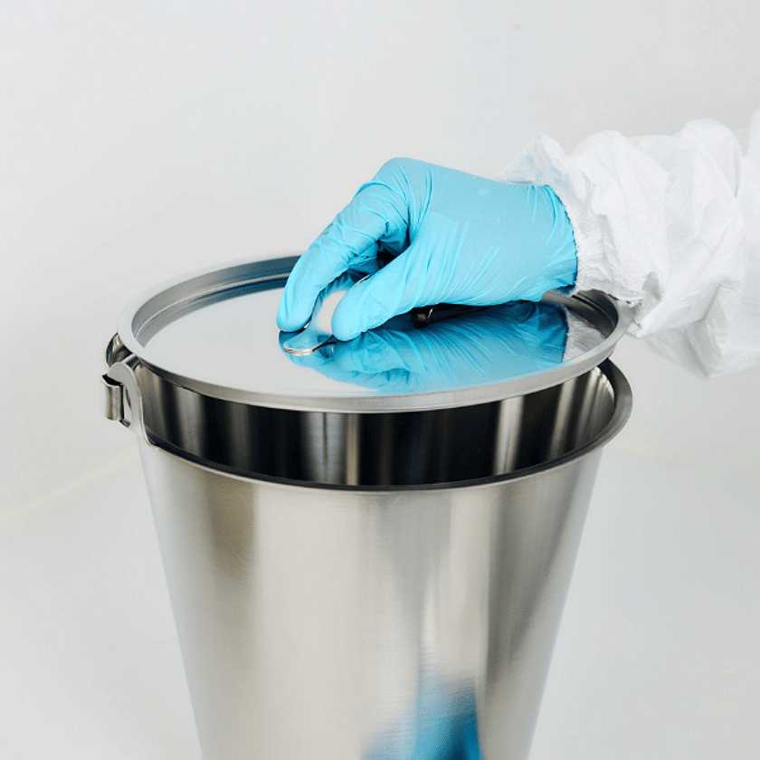 Adelphi Products 0278 Closing the Lid on Bucket 600 x 600