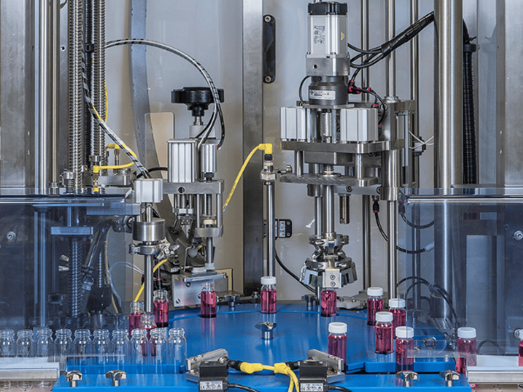 Response Monobloc 250 Filler Capper in Use 600 x 600