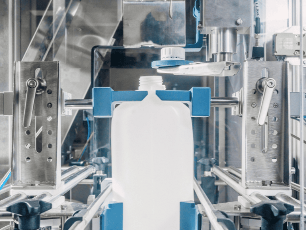 Powercap Bottle In Conveyor Front On 600 x 600