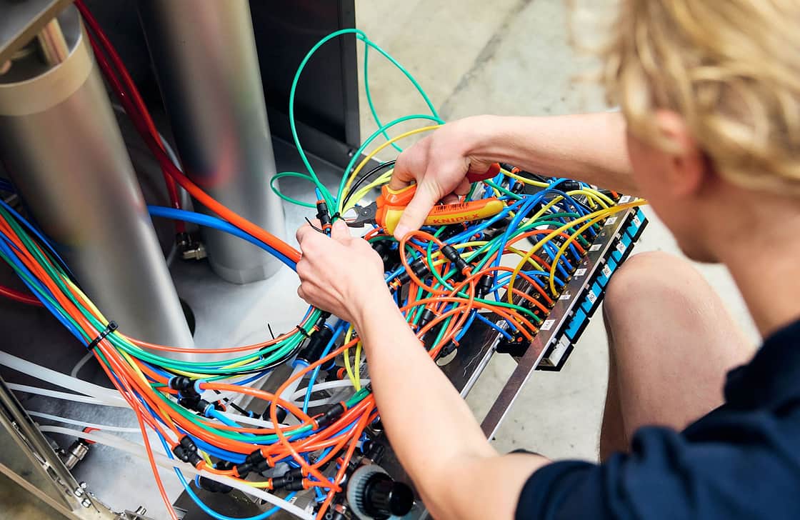 Adelphi 0515 P Erson sorting and fitting electirc cables