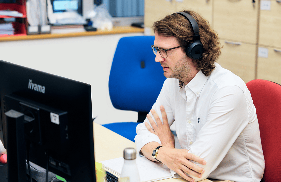 Adelphi 1142 EDITED Person with headphones given support via the screen